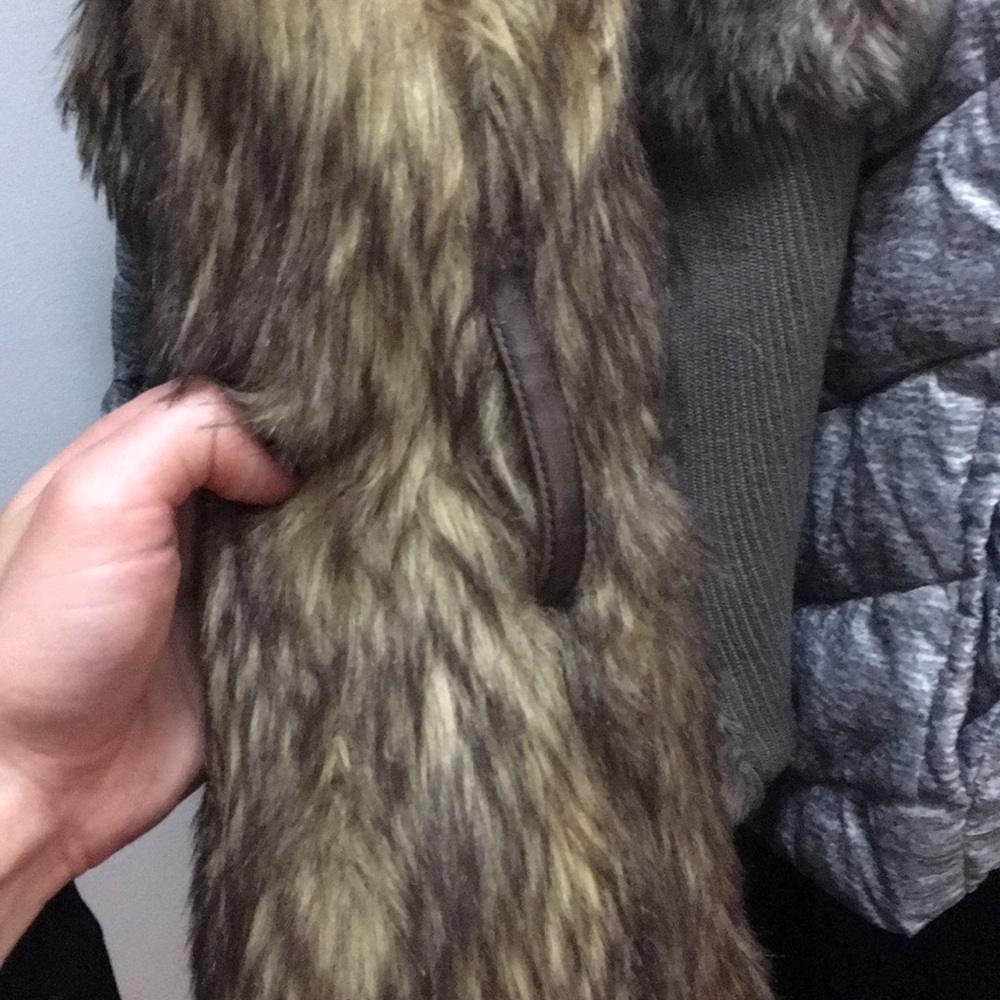 Fuzzy vest - Picture 3 of 3